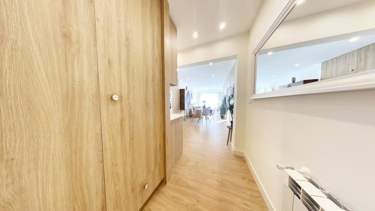 Apartamento Miramar Luxurious Flat, 3 Double Rooms, Free Parking, Terrace, Completely New *