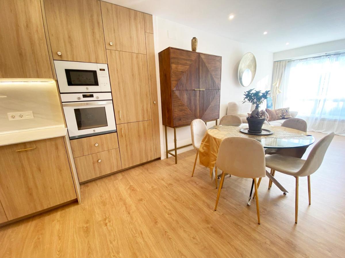 Miramar Luxurious Flat, 3 Double Rooms, Free Parking, Terrace, Completely New * San Sebastián
