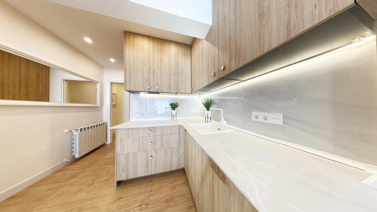 Miramar Luxurious Flat, 3 Double Rooms, Free Parking, Terrace, Completely New San Sebastián