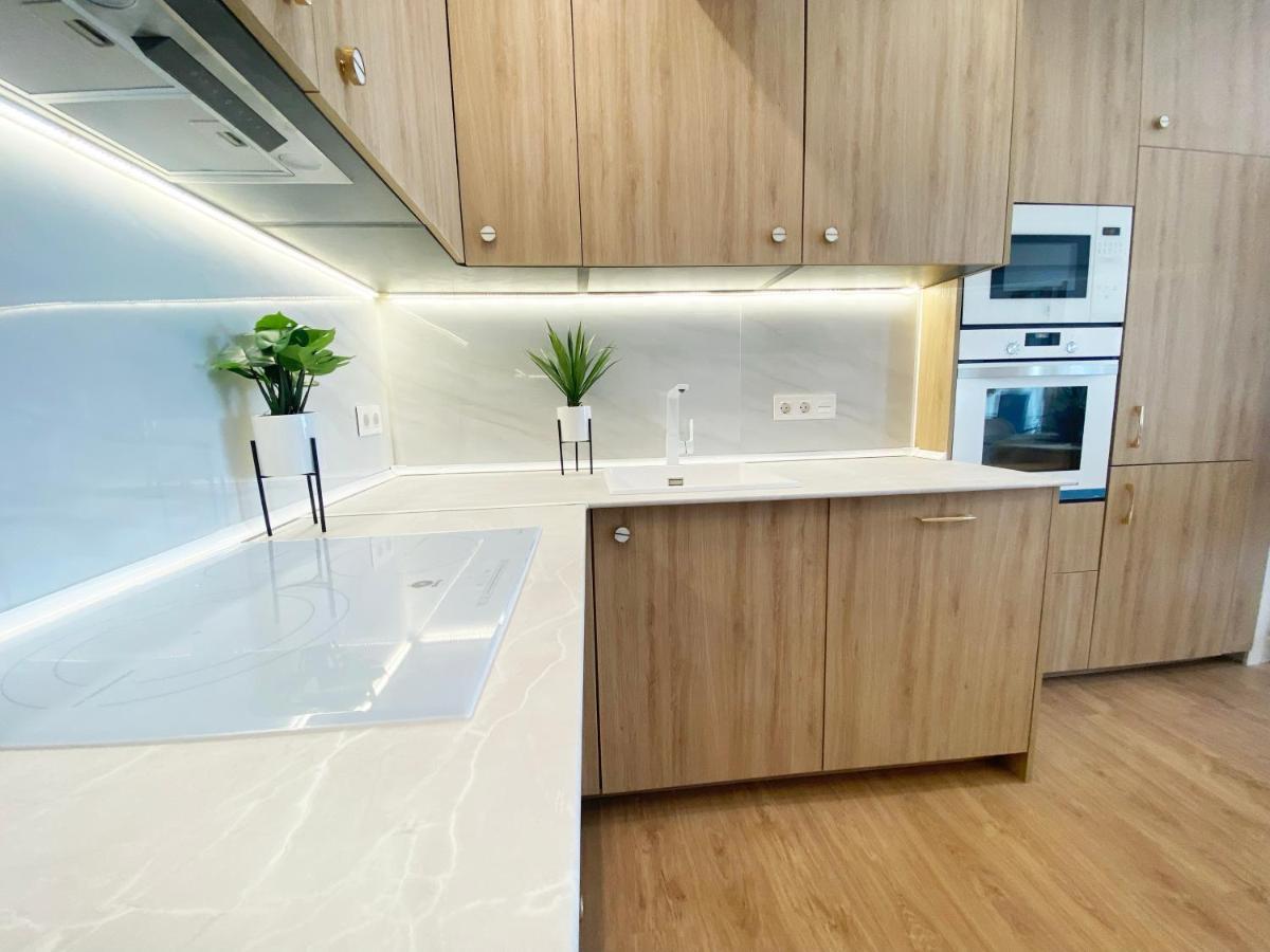 Miramar Luxurious Flat, 3 Double Rooms, Free Parking, Terrace, Completely New Apartamento San Sebastián
