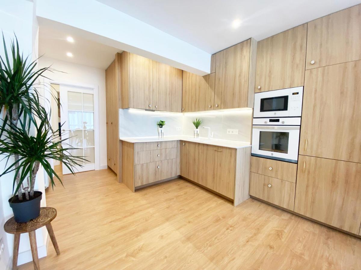 Miramar Luxurious Flat, 3 Double Rooms, Free Parking, Terrace, Completely New Apartamento *