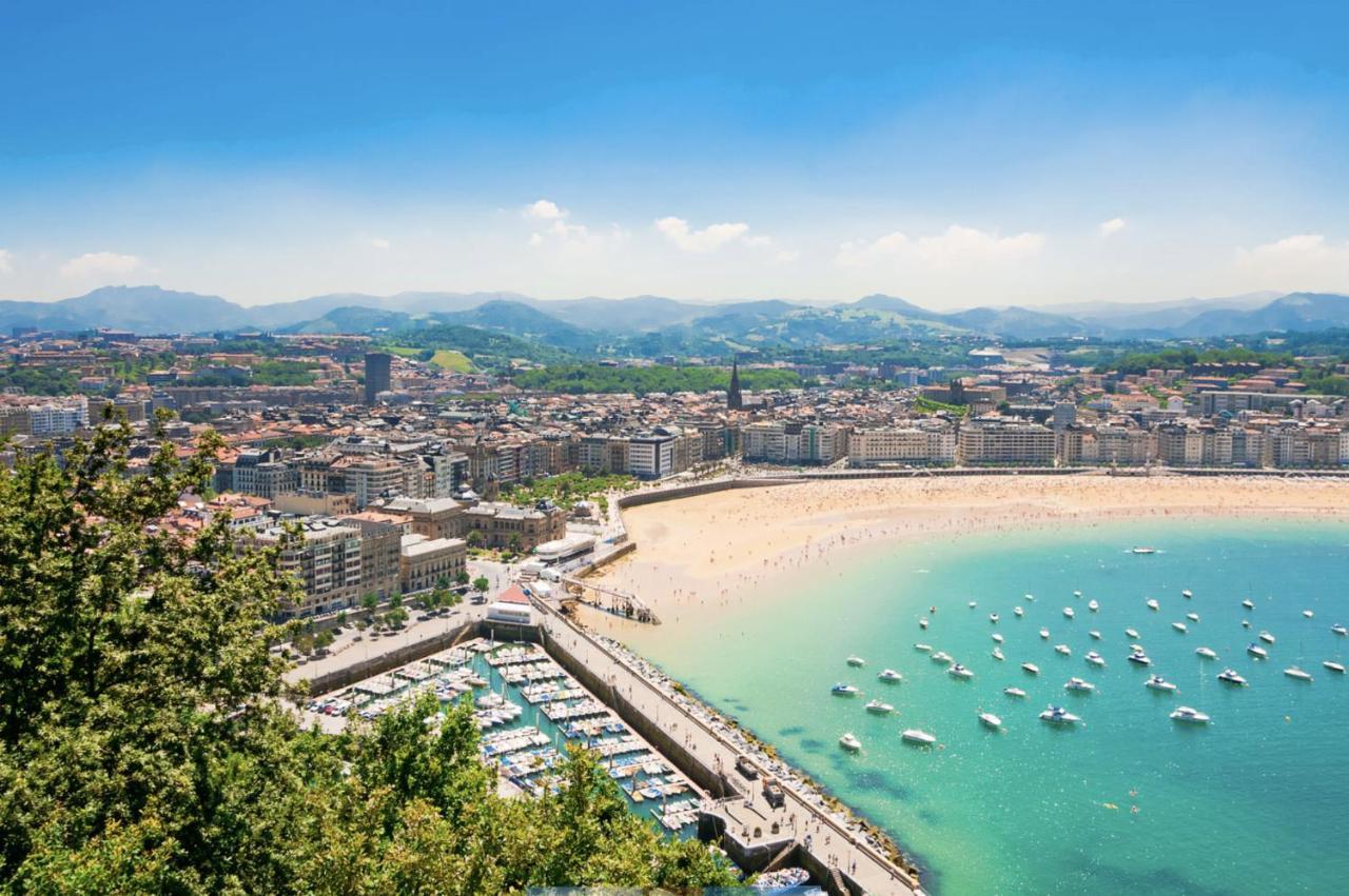 Miramar Luxurious Flat, 3 Double Rooms, Free Parking, Terrace, Completely New * San Sebastián