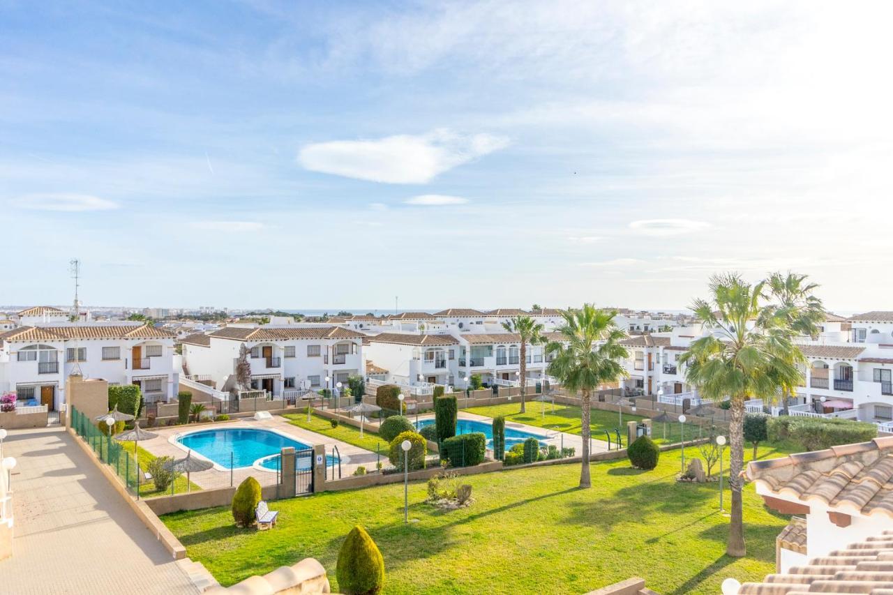 Cb Living - Homely Cinuelica, Punta Prima Apartment *