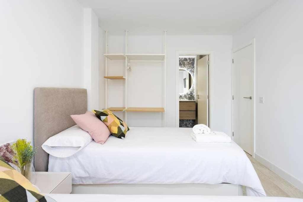 Sunnyland Arona Apartment