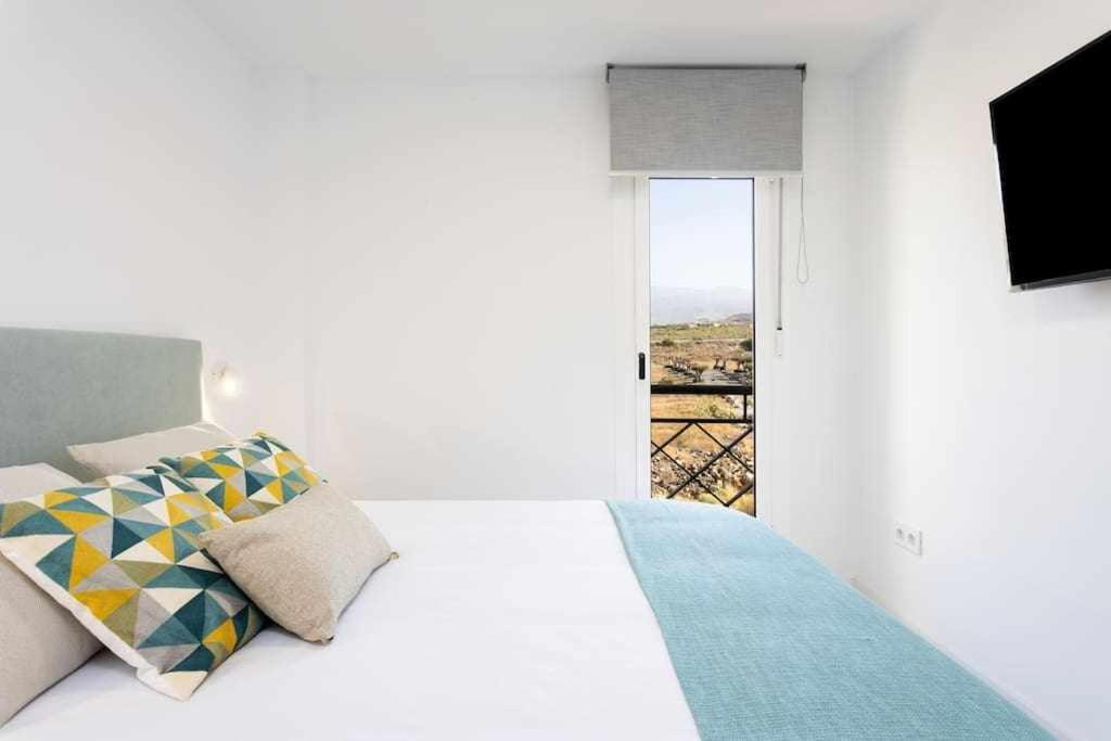 Sunnyland Arona Apartment
