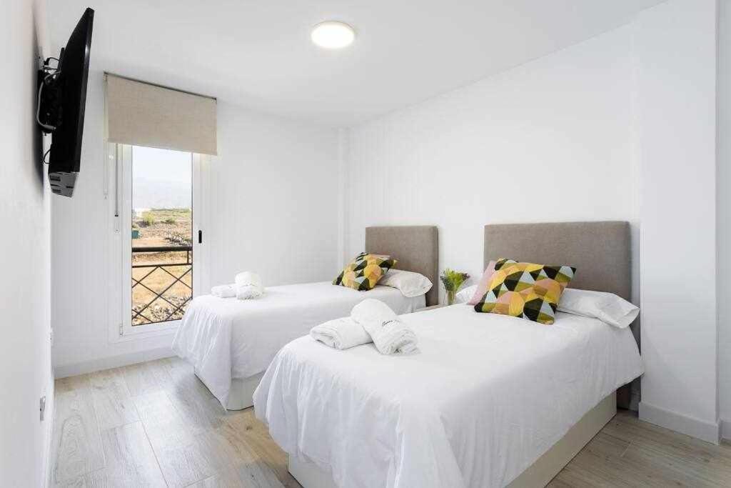 Sunnyland Arona Apartment