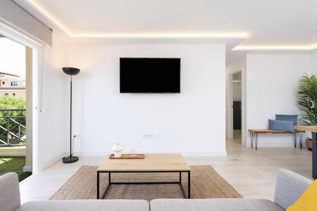 Sunnyland Arona Apartment