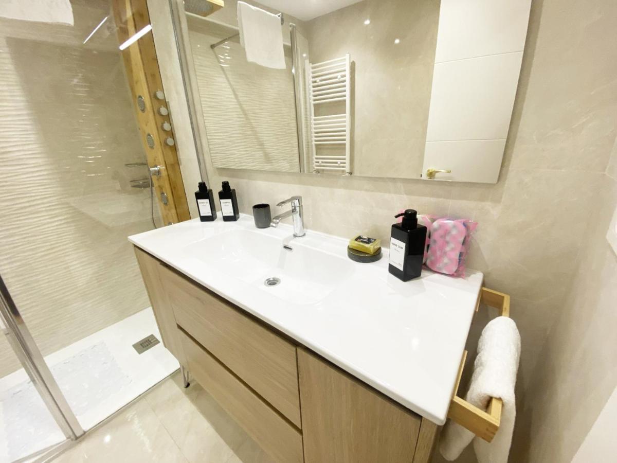Miramar Luxurious Flat, 3 Double Rooms, Free Parking, Terrace, Completely New Apartamento *