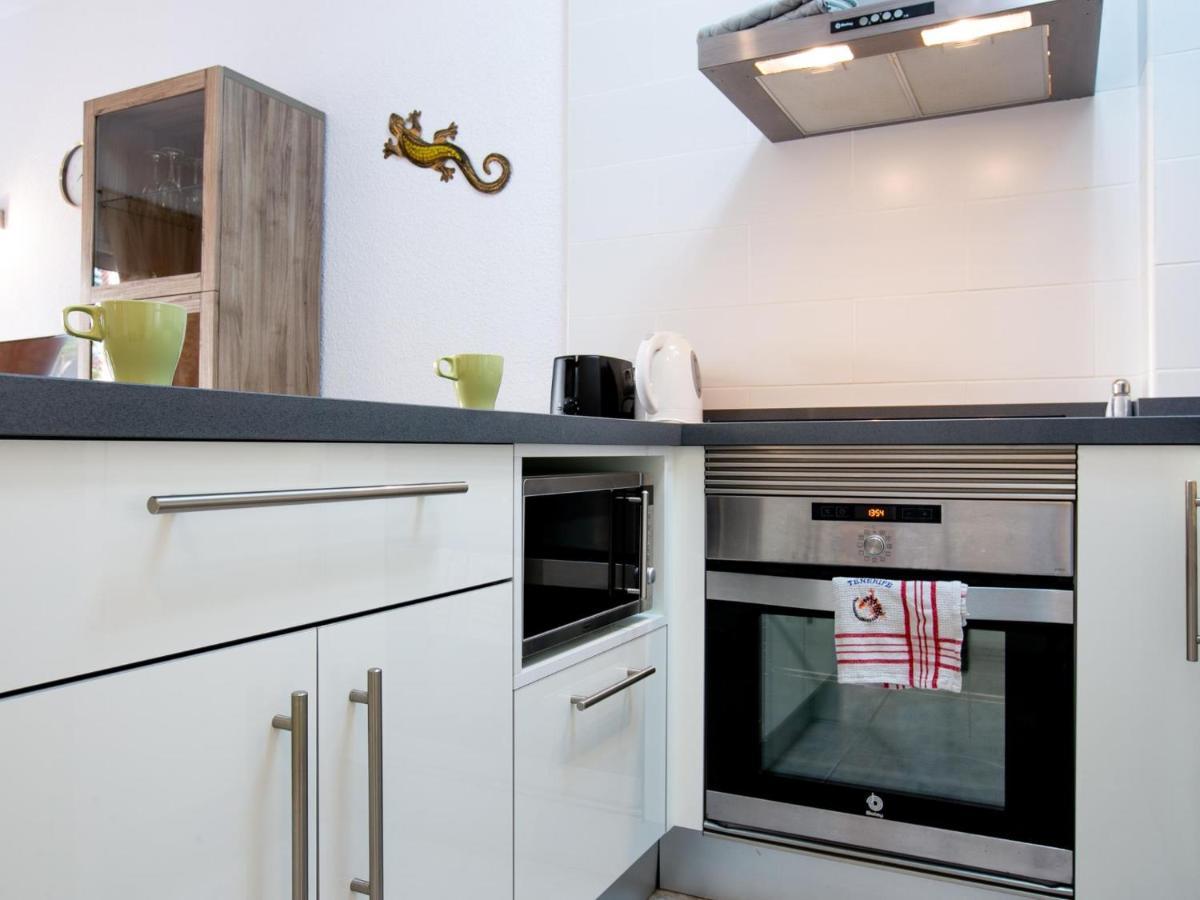 206 Angeles Apartment *