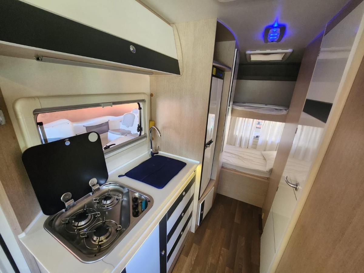 Camping Autocaravana 6 Plazas Posibilidad De Moverse O *