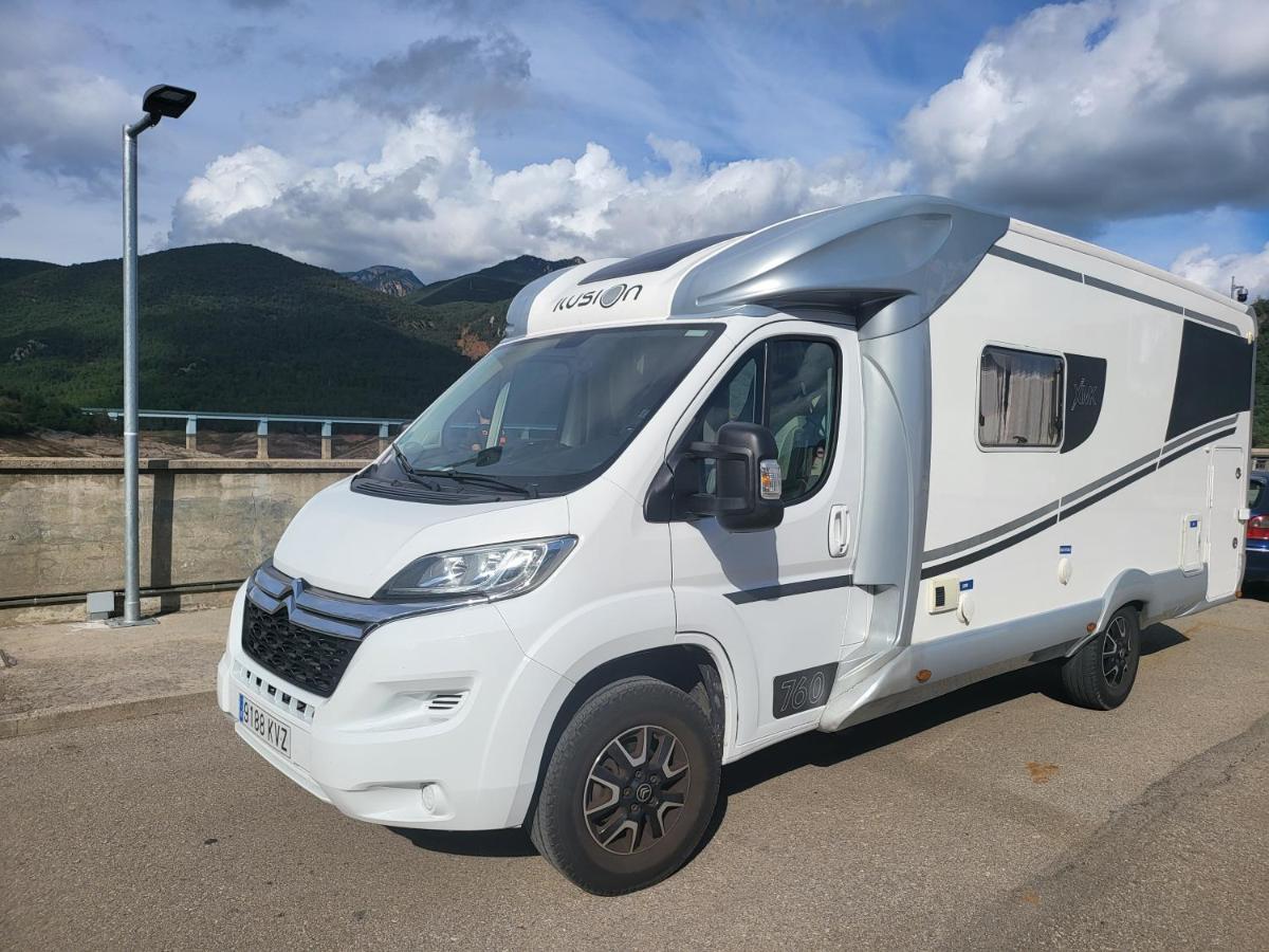 Autocaravana 6 Plazas Posibilidad De Moverse O Camping *