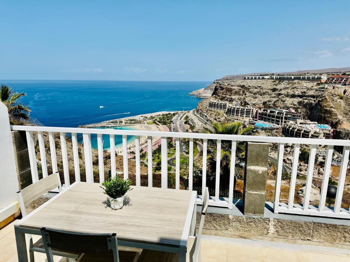 Balcony - With Ocean View. Amadores