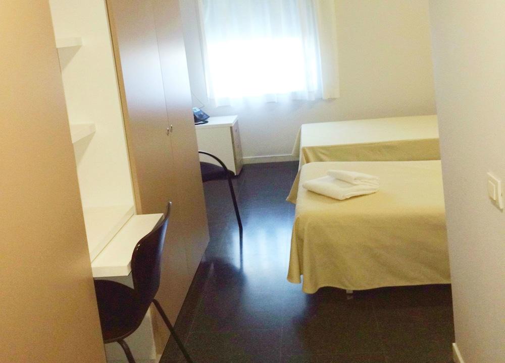 Residencia Universitaria Resa Roberto De Nobili Apartment *