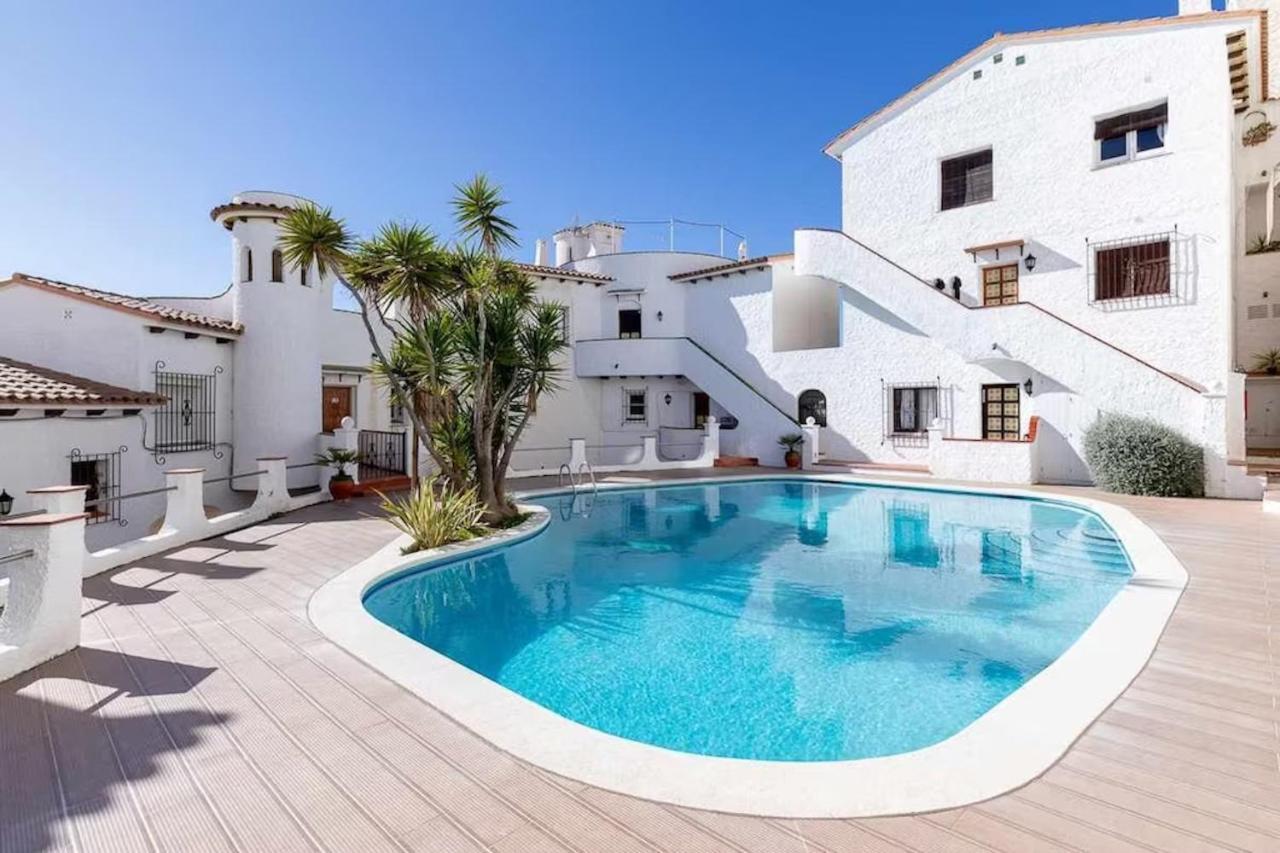 Apartment Balcony Pool & Seaside