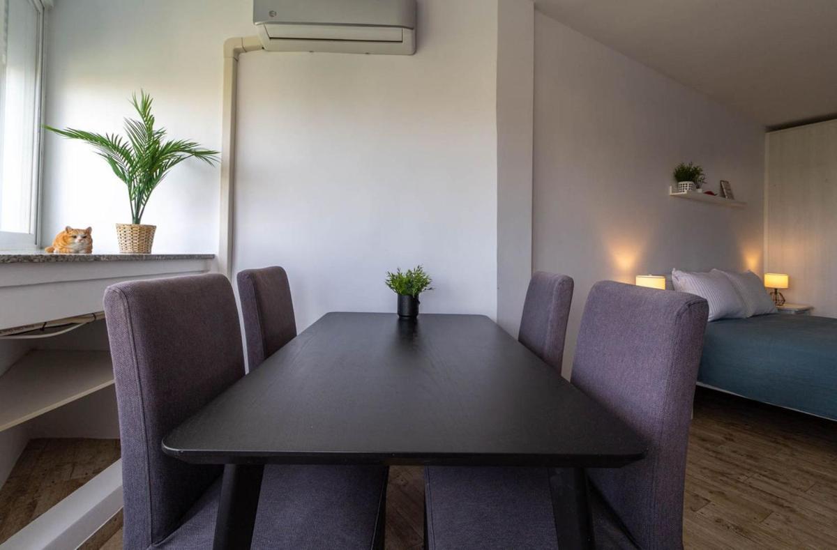Malaga, Andalucia, Marbella - Mijas Costa, Primera Linea De Playa Apartamento