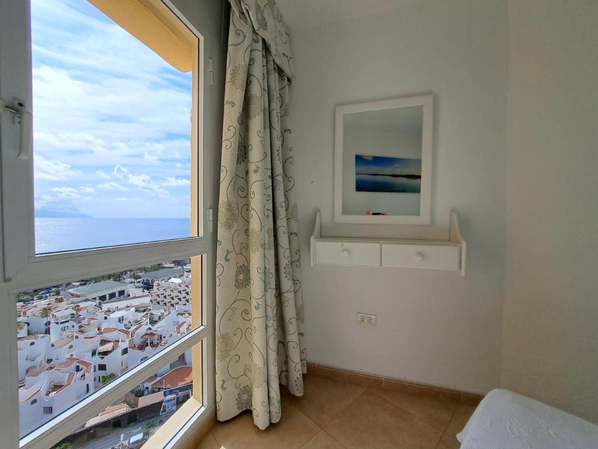 Apartment Amazing View Over The Ocean In Playa De Americas