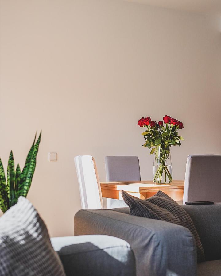Cornisa Apartments *