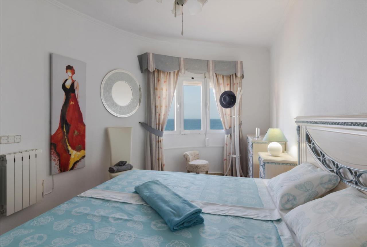 Apartment 1 Line Beachfront With Stunning Sea View