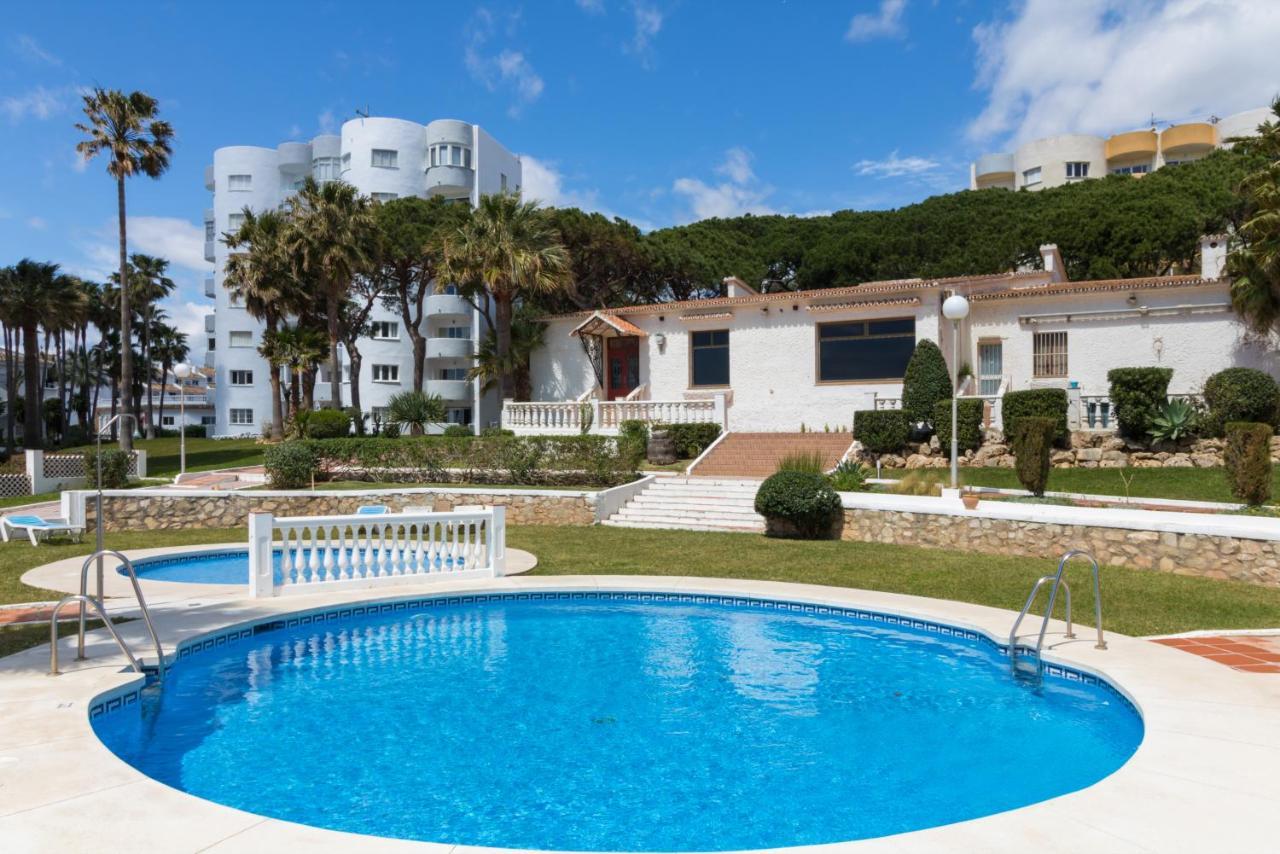1 Line Beachfront With Stunning Sea View Apartment *
