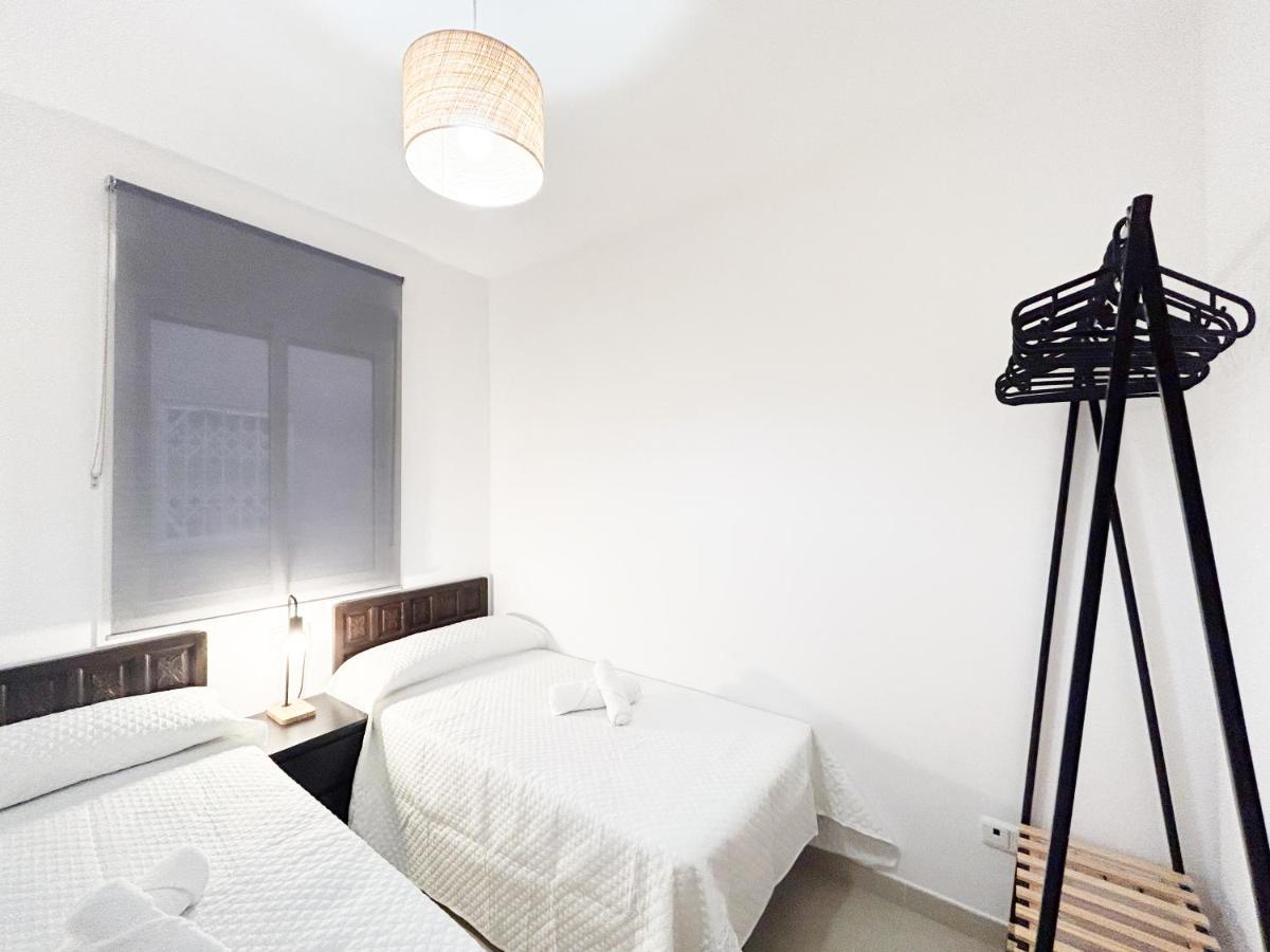 Apartamento On The 1st Line Of The Sabinillas With Sea Views *