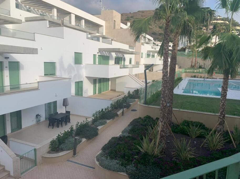El Cantal. Maravilloso En Primera Linea De Playa Con Piscina. Apartment