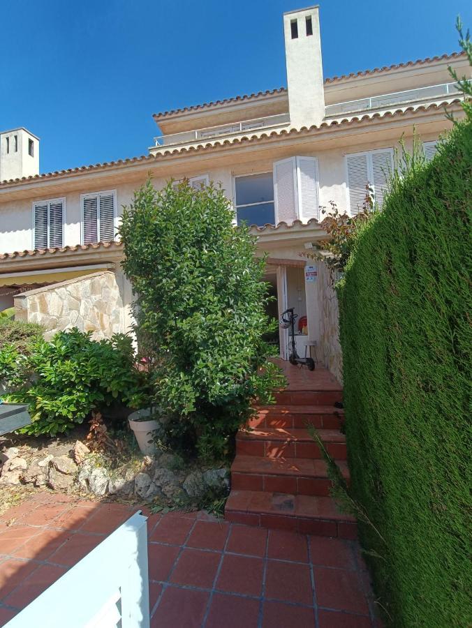 Сasa de vacaciones Adosado Con Piscina 4 Habitaciones, 8 Huespedes *