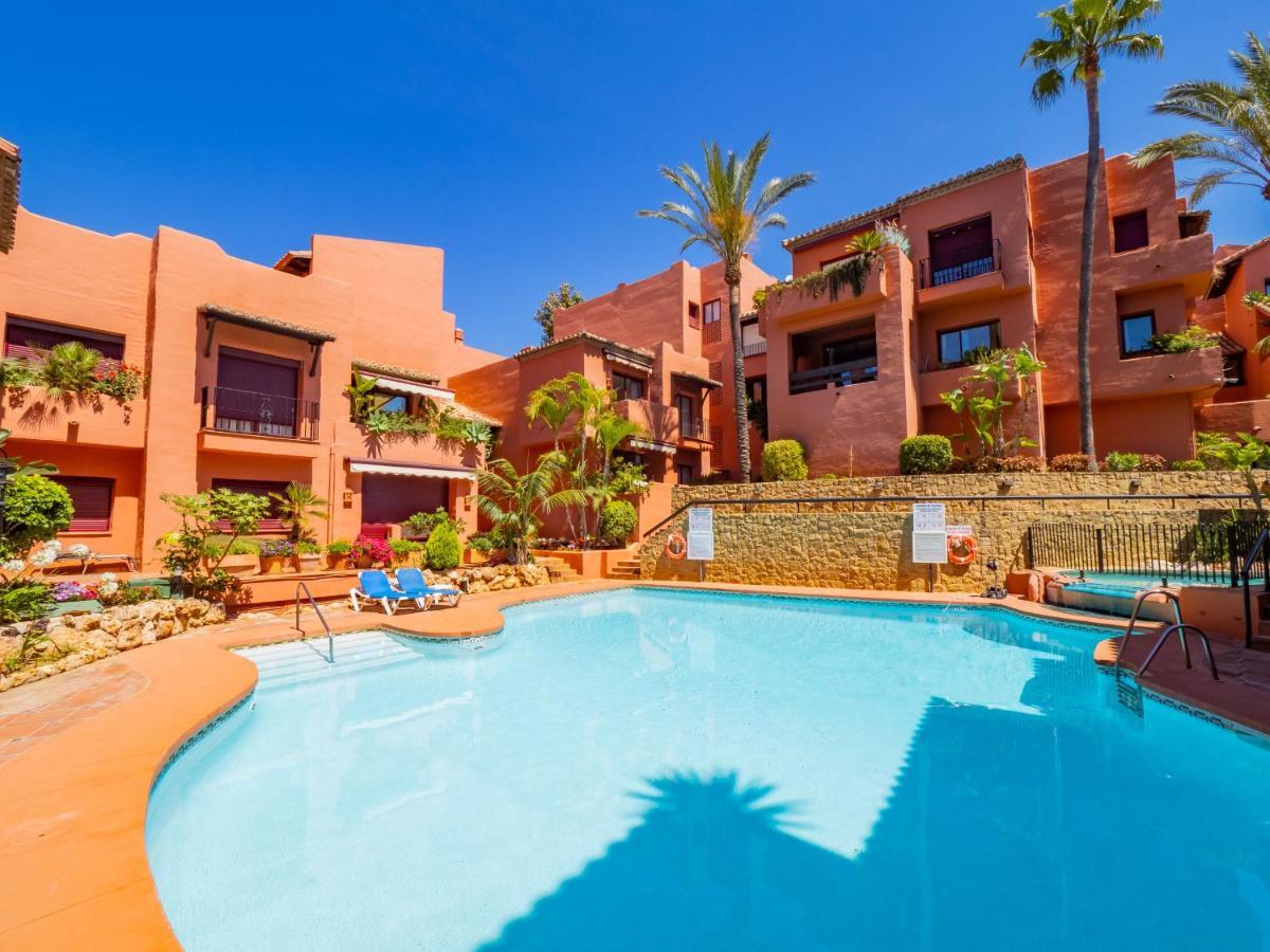 Apartment Cubo's & Parking Jardines De Don Carlos Marbella