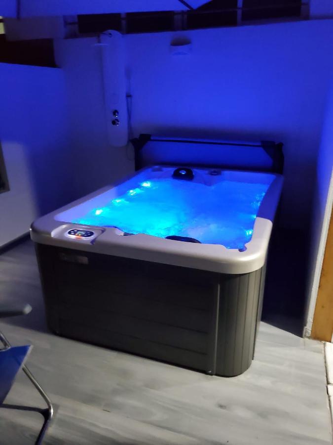 Chalet Luxury With Privacy And Jacuzzi