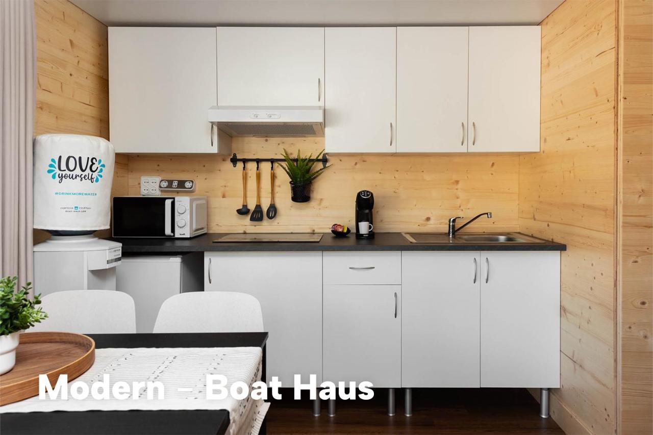 Boat Haus - Mediterranean Experience Hotel en barco La Línea de la Concepción