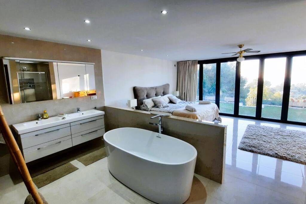 Villa La Escala - 6 Bedroom With Pool Mijas