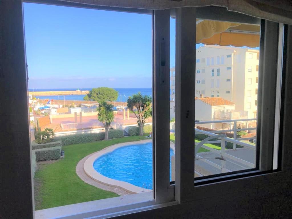 Acogedor Frente Al Mar Con Piscina Apartamento