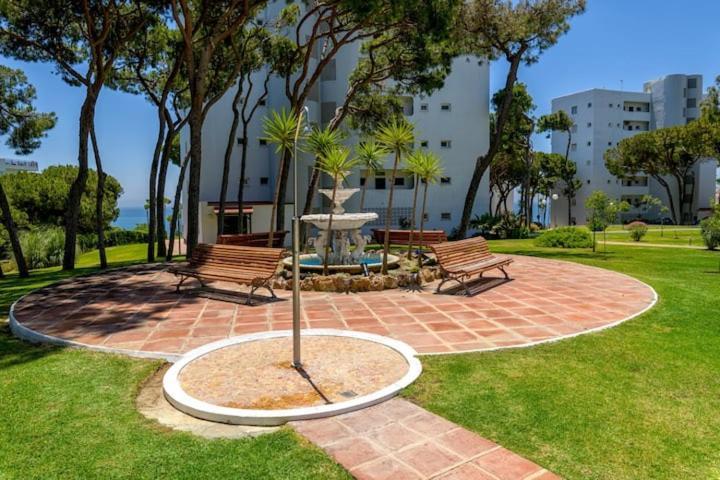 Malaga, Andalucia, Marbella - Mijas Costa, Primera Linea De Playa Apartamento *