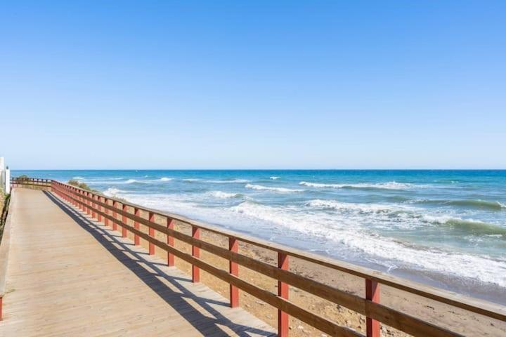 Malaga, Andalucia, Marbella - Mijas Costa, Primera Linea De Playa Apartamento *