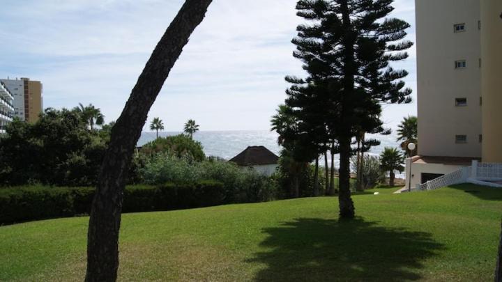 Malaga, Andalucia, Marbella - Mijas Costa, Primera Linea De Playa Apartamento *