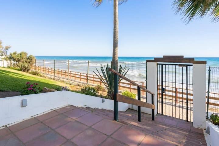 Malaga, Andalucia, Marbella - Mijas Costa, Primera Linea De Playa Sitio de Calahonda