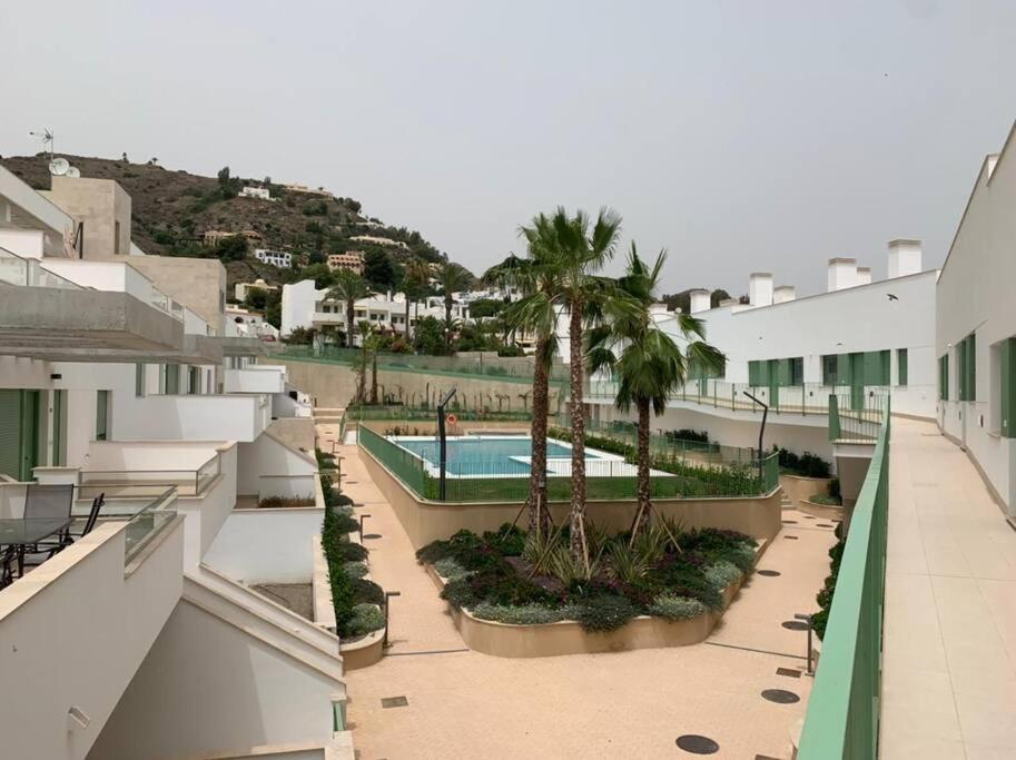 El Cantal. Maravilloso En Primera Linea De Playa Con Piscina. Apartment