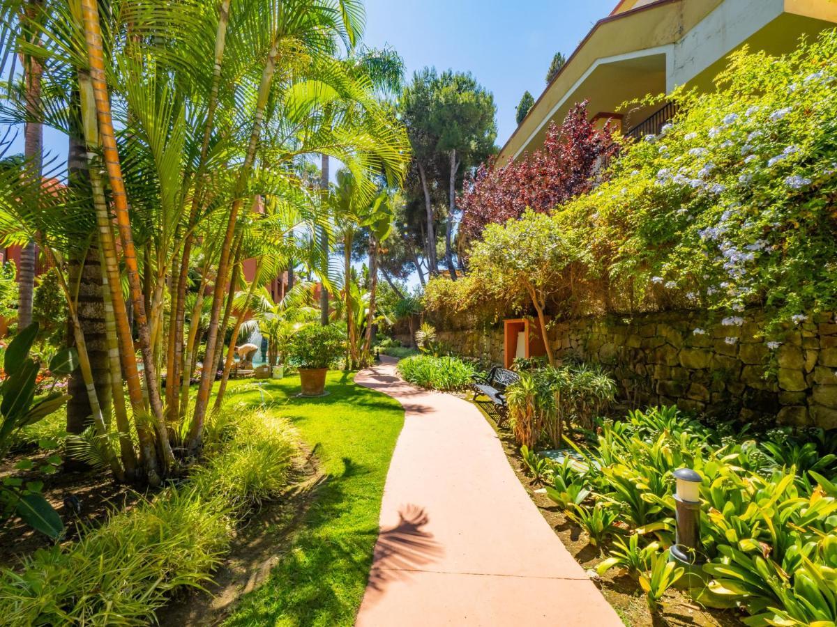 Cubo's & Parking Jardines De Don Carlos Apartment Marbella