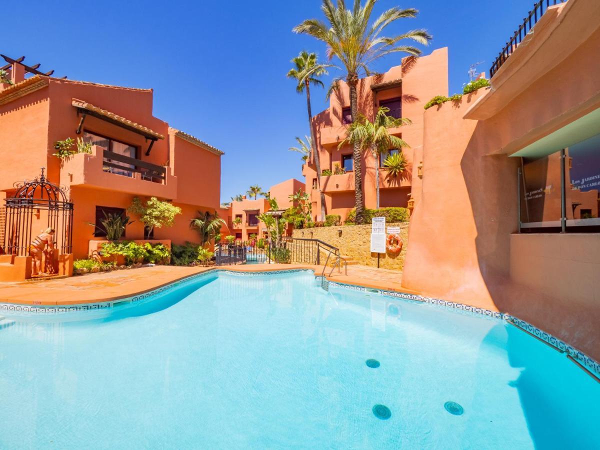 Cubo's & Parking Jardines De Don Carlos Apartment Marbella