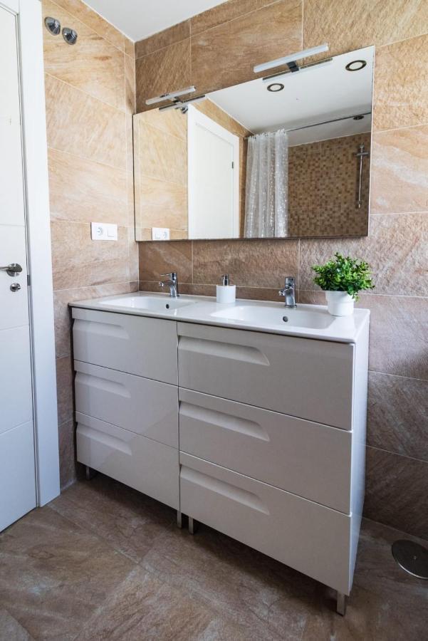 Apartamento Lujoso Atico Entre 2 Playas Con Garaje, Terraza, Vistas Y Wifi