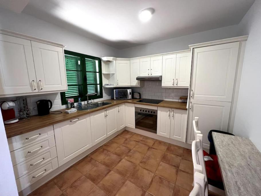 The Sallies - 3 Bedroom With Private Pool Сasa de vacaciones *