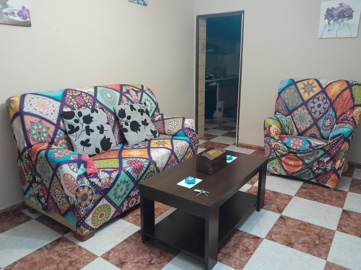 Disfruta De Un Barrio Tranquilo Alcala de Guadaira