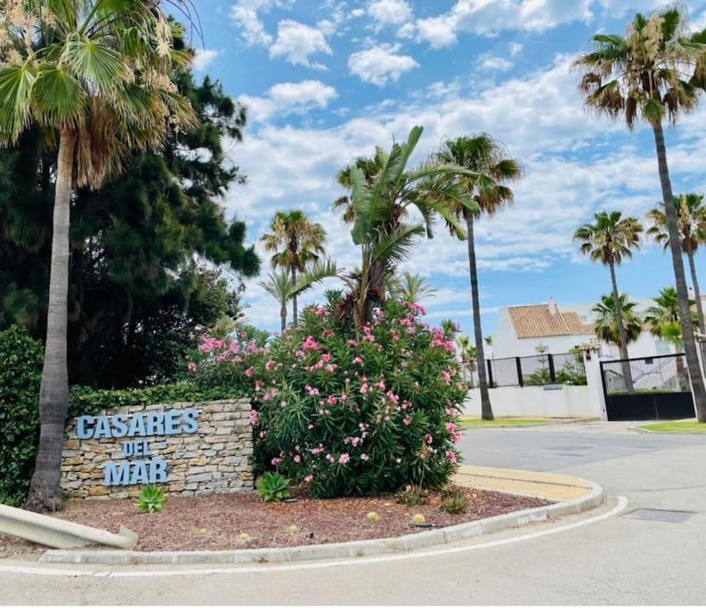 Sea Breeze Retreat - Golf Getaway Apartment *