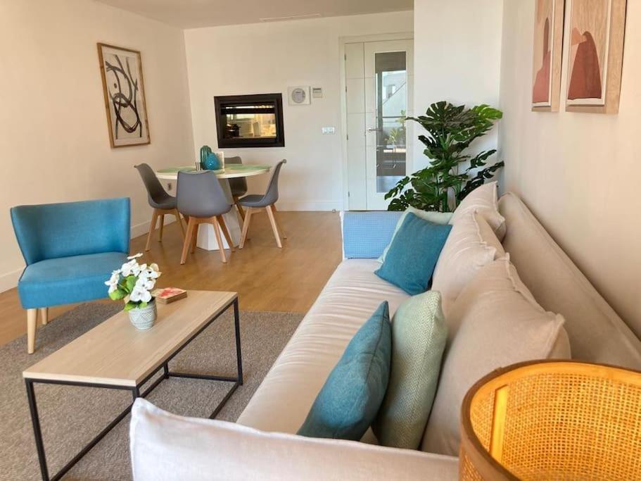Sea Breeze Retreat - Golf Getaway Apartment