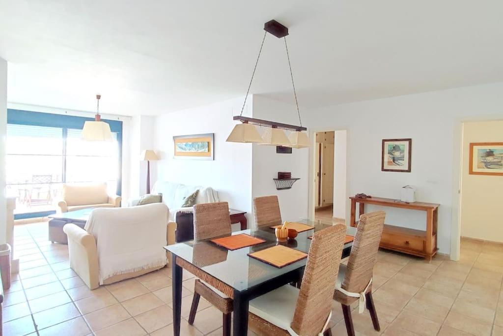 Terraza Con Vistas En Apartamento Alcaidesa