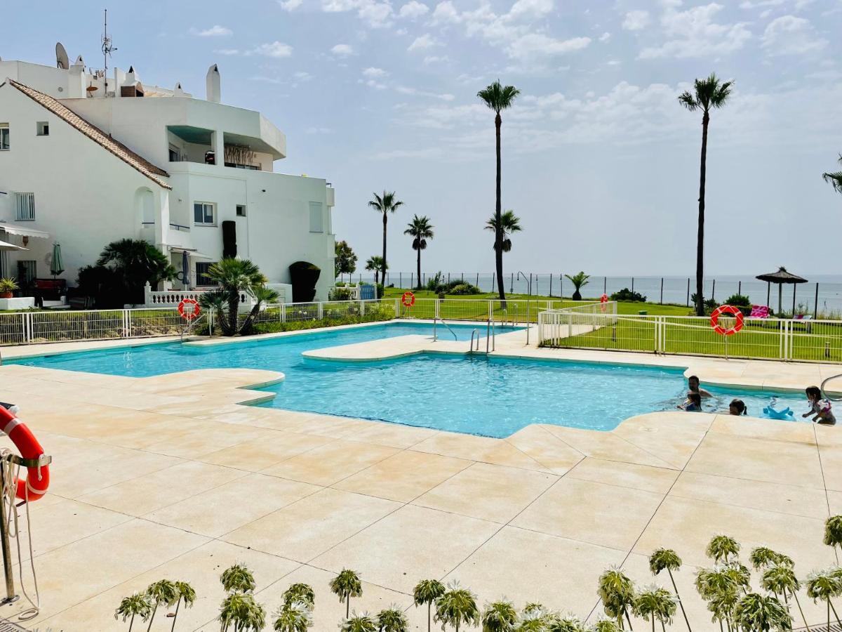 Sea Breeze Retreat - Golf Getaway Apartment