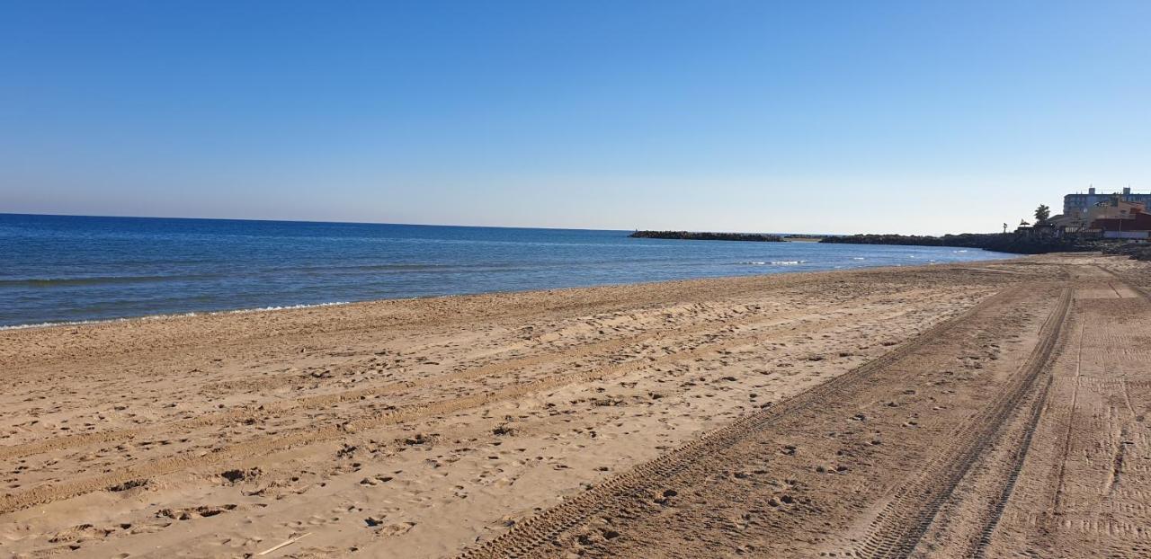 Chalet De 5 Y 3 Dividido En Planta Baja Y Primera Planta A Primera Linea De Playa * Cullera