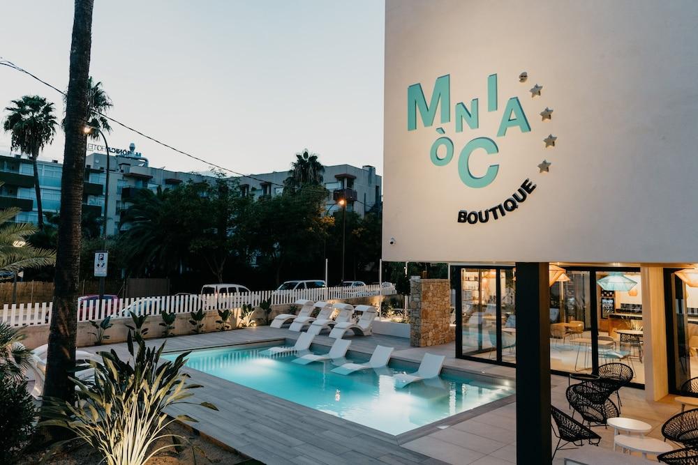 Monica 4*