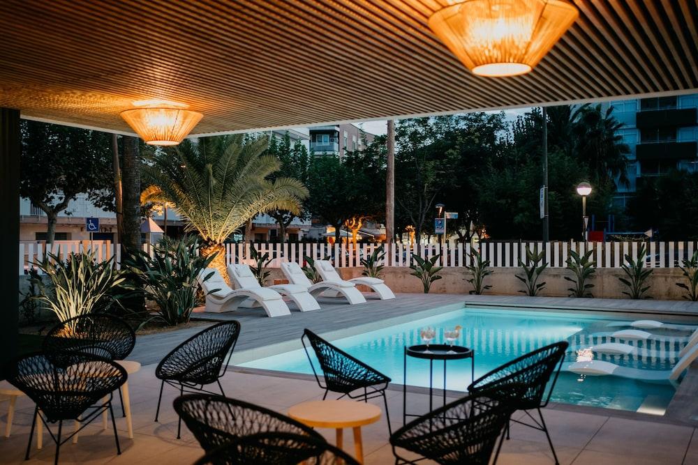 Monica Hotel 4*