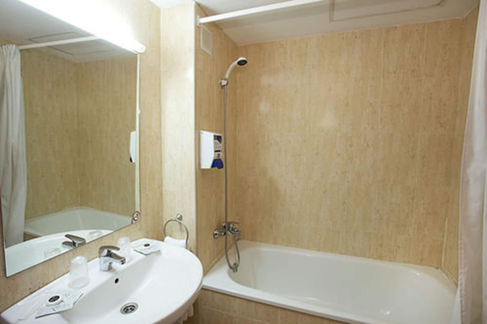 Basic Hotel 2*