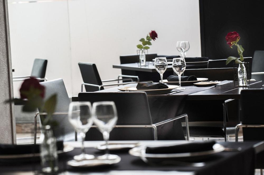 Salles Ciutat Del Prat Barcelona Airport 4*